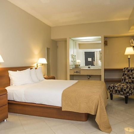 Quality Inn El Tuque ปอนเซ ภายนอก รูปภาพ