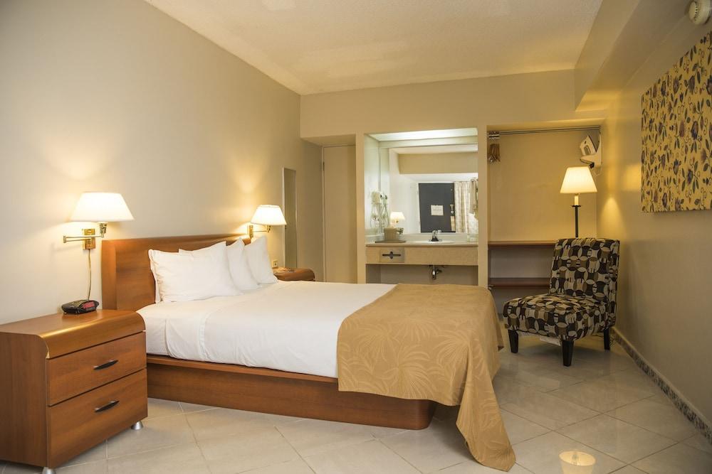 Quality Inn El Tuque ปอนเซ ภายนอก รูปภาพ